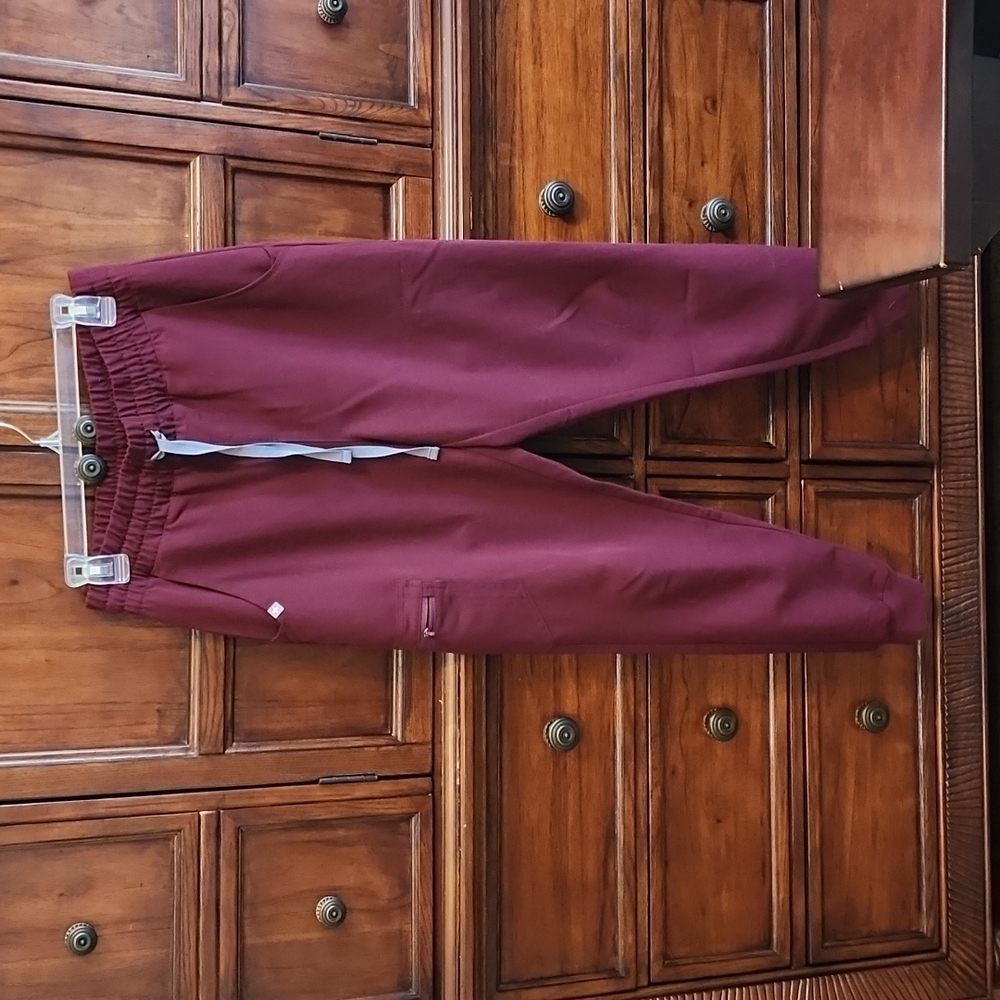 Figs Women's Yola/Zamora hybrid Burgundy Small